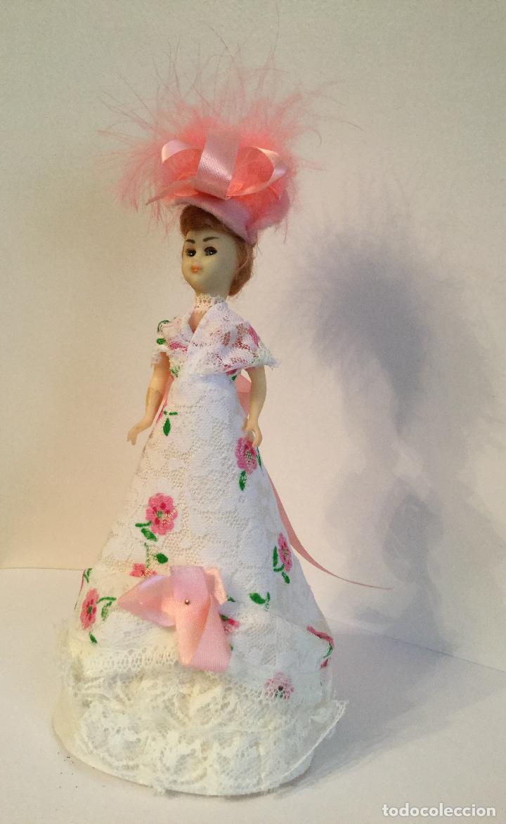 Mu&ntilde;ecas modernas: ANTIGUA MU&Ntilde;ECA DE CELULOIDE OJOS DURMIENTES VESTIDA DE DAMA - Foto 8