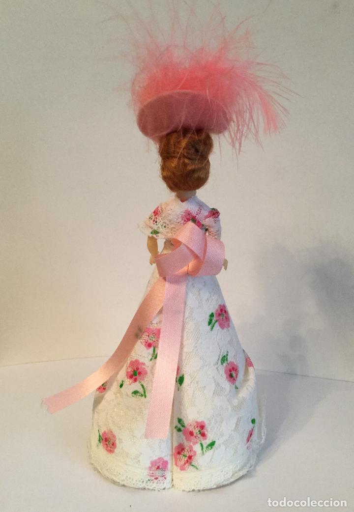 Mu&ntilde;ecas modernas: ANTIGUA MU&Ntilde;ECA DE CELULOIDE OJOS DURMIENTES VESTIDA DE DAMA - Foto 9