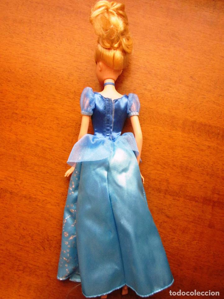 Mu&ntilde;ecas modernas: MU&Ntilde;ECA LA CENICIENTA. MATTEL. 2005 - Foto 3