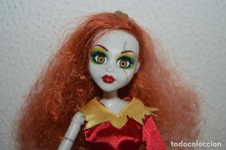Mu&ntilde;ecas modernas: mu&ntilde;eca barbie princesa zombie bella cb1 - Foto 2