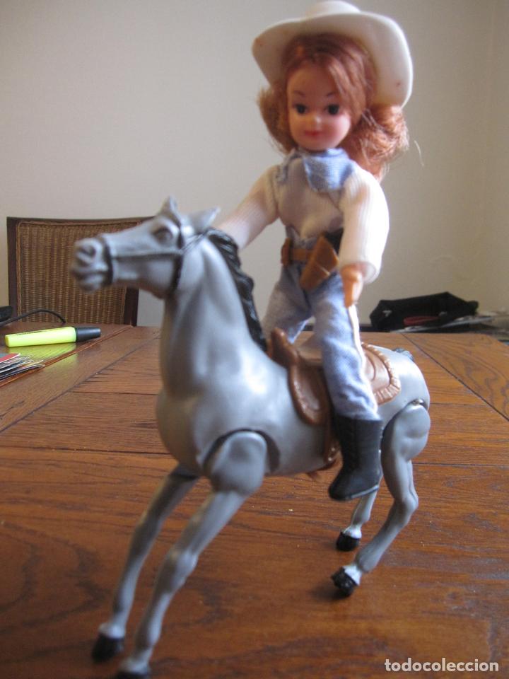 Mu&ntilde;ecas modernas: Mu&ntilde;eca peque&ntilde;a con caballo - Foto 2