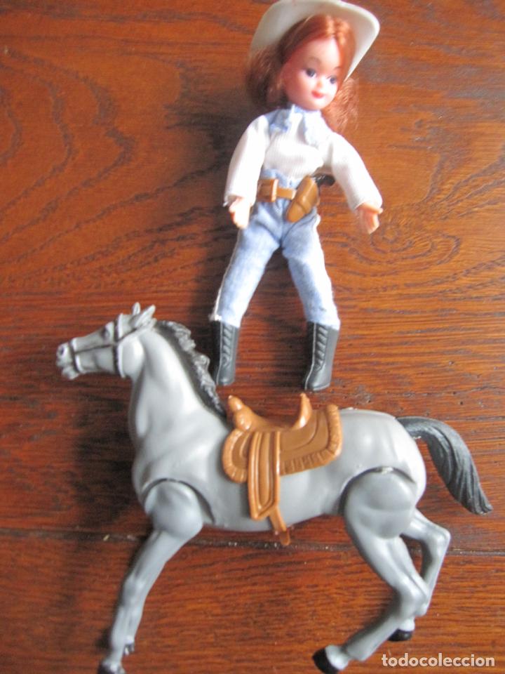 Mu&ntilde;ecas modernas: Mu&ntilde;eca peque&ntilde;a con caballo - Foto 3