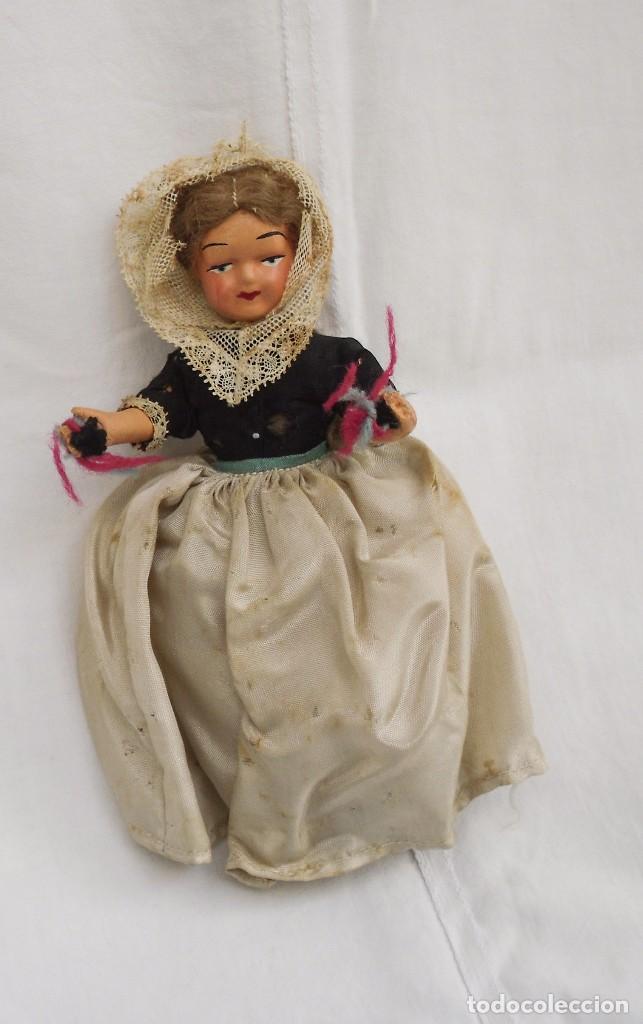 Mu&ntilde;ecas modernas: MU&Ntilde;ECA DE PASTA DE MADERA CON VESTIDO REGIONAL - Foto 4