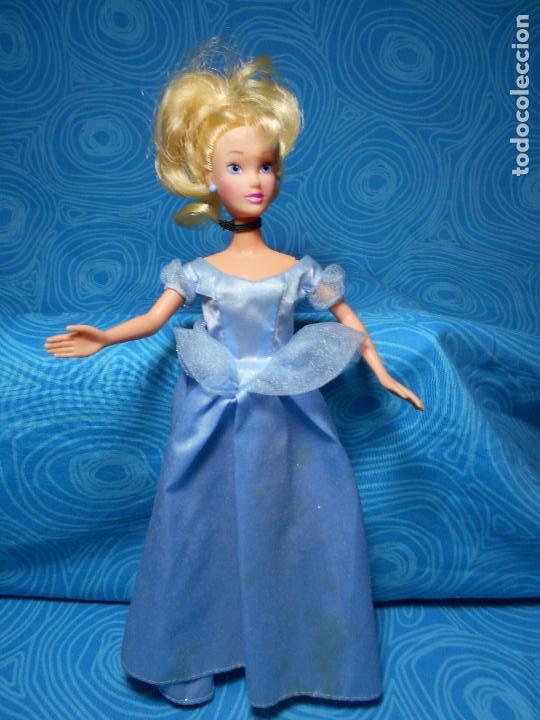 Mu&ntilde;ecas modernas: MU&Ntilde;ECA PRINCESA CENICIENTA DISNEY DE SIMBA MIDE UNOS 30 CM - Foto 1