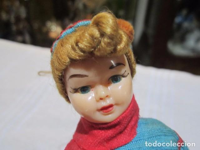 Mu&ntilde;ecas modernas: Antigua mu&ntilde;eca esquiadora de celuloide. 14,5 cms. altura. - Foto 2