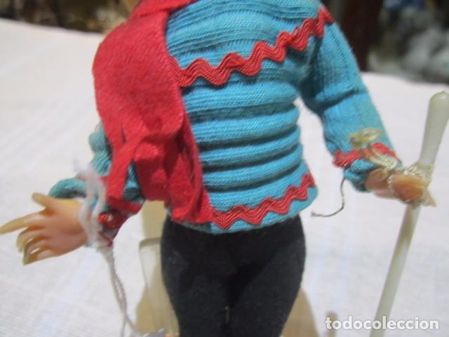 Mu&ntilde;ecas modernas: Antigua mu&ntilde;eca esquiadora de celuloide. 14,5 cms. altura. - Foto 3