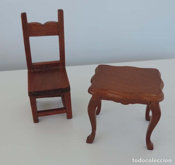 Mu&ntilde;ecas modernas: Silla y mesita de t&eacute; escala 1/12 - Foto 1