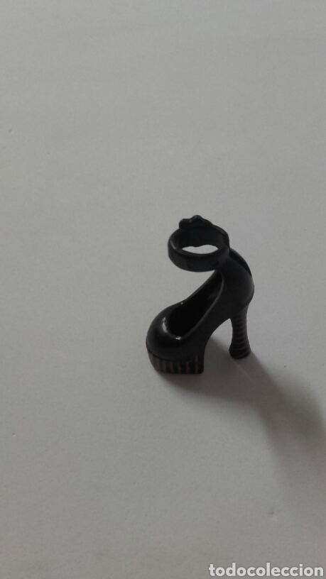 Mu&ntilde;ecas modernas: ZAPATO SUELTO DE MONSTER HIGH - Foto 1