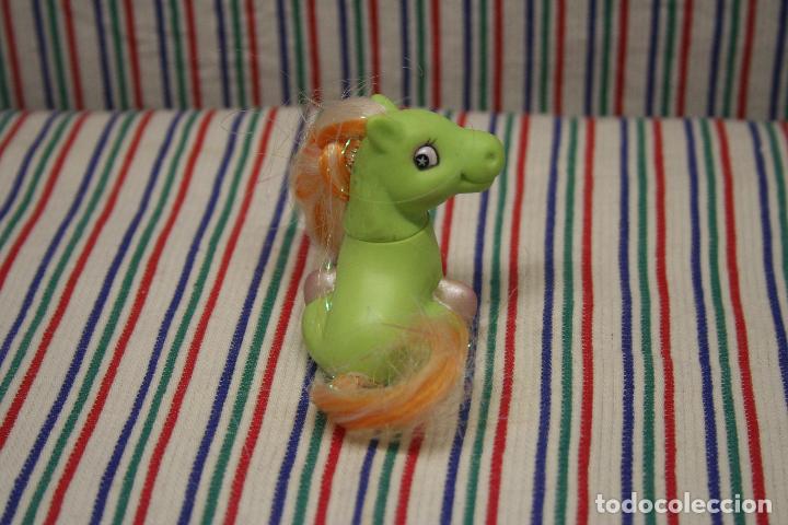 Mu&ntilde;ecas modernas: MI PEQUE&Ntilde;O PONY SENTADO LANARD - Foto 3