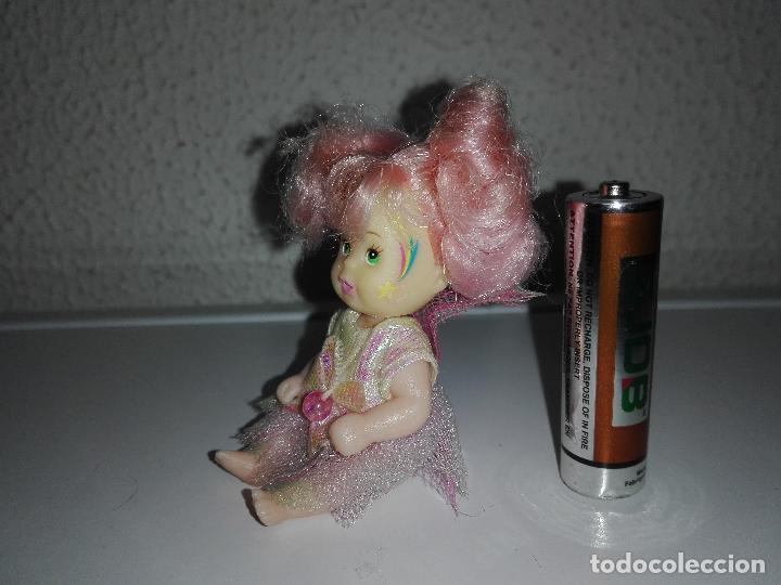 Mu&ntilde;ecas modernas: Preciosa y a antigua mu&ntilde;eca beb&eacute; arco&iacute;ris  cam - Foto 2