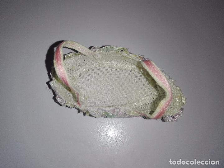 Mu&ntilde;ecas modernas: Cesto para mu&ntilde;eca bebe de Barbie ubc - Foto 3