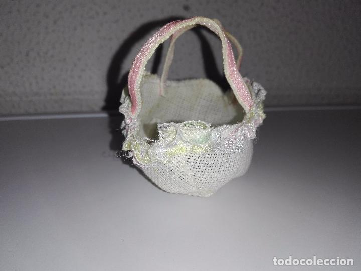 Mu&ntilde;ecas modernas: Cesto para mu&ntilde;eca bebe de Barbie ubc - Foto 4