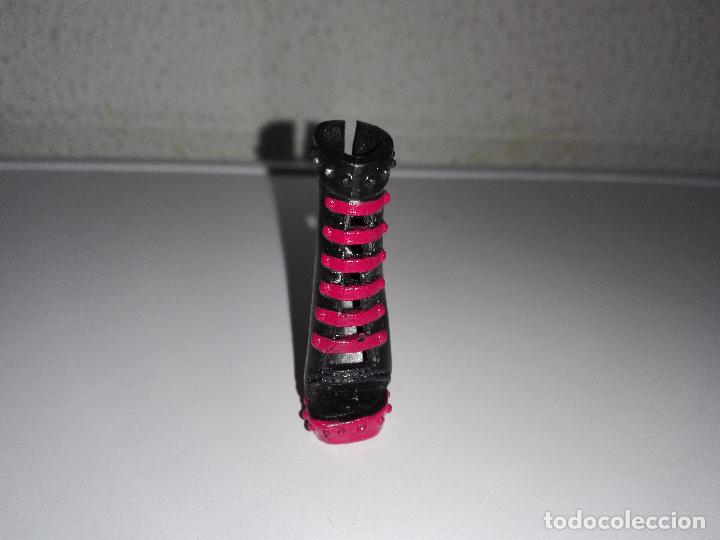 Mu&ntilde;ecas modernas: Zapato de mu&ntilde;eca monster high ubc - Foto 2