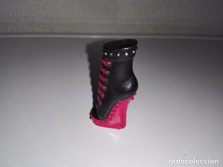 Mu&ntilde;ecas modernas: Zapato de mu&ntilde;eca monster high ubc - Foto 3