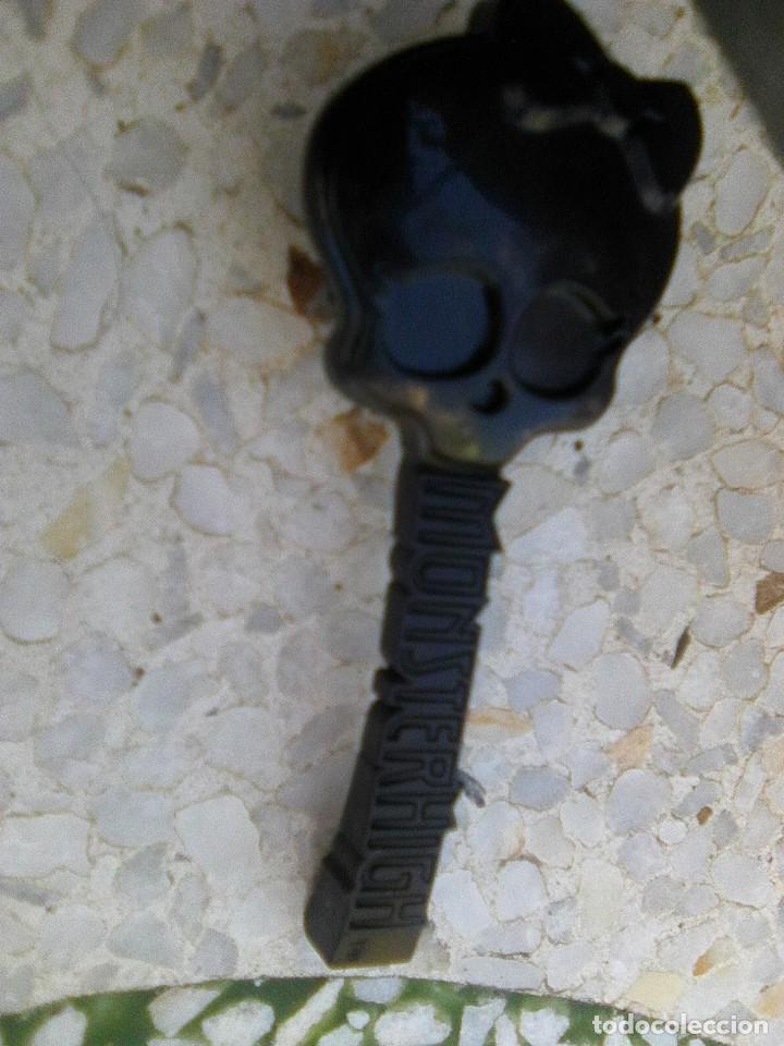 Mu&ntilde;ecas modernas: Monster High - cepillo negro - Foto 1