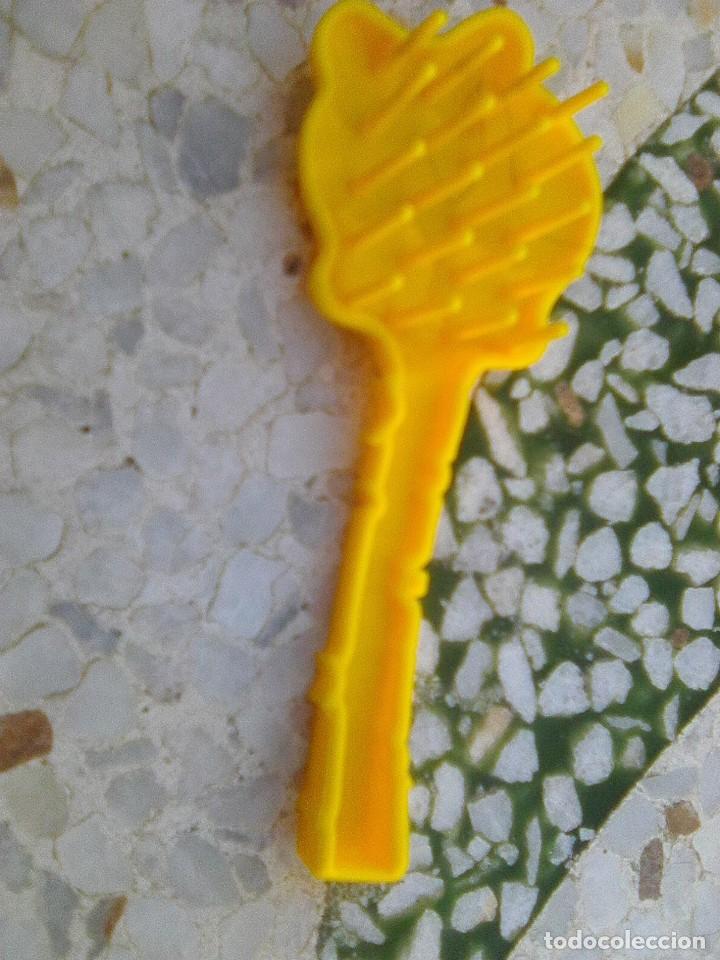 Mu&ntilde;ecas modernas: Monster High - cepillo amarillo - Foto 1