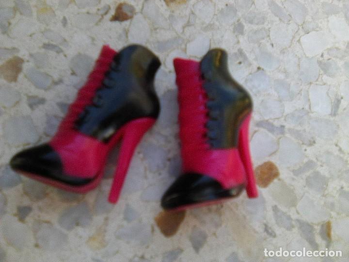 Mu&ntilde;ecas modernas: Monster High - Zapatos - Foto 2