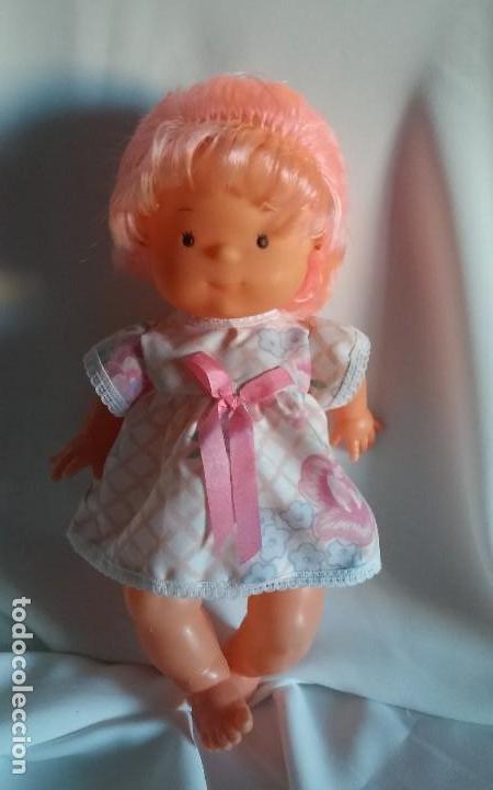Mu&ntilde;ecas modernas: Preciosa mu&ntilde;eca con pelo rosa - Foto 2