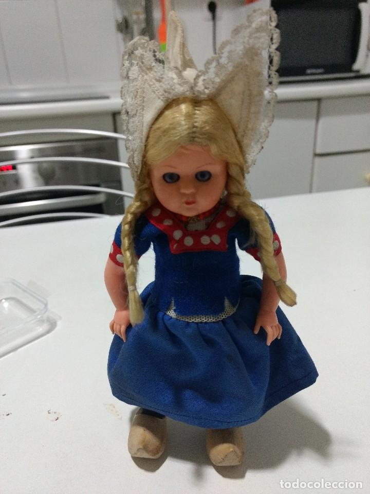 Mu&ntilde;ecas modernas: Antigua mu&ntilde;eca de ojos durmientes - Foto 1