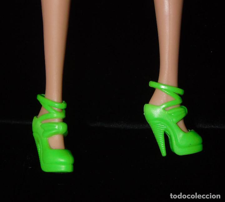Mu&ntilde;ecas modernas: Par de Zapatos para mu&ntilde;eca Barbie - Foto 1
