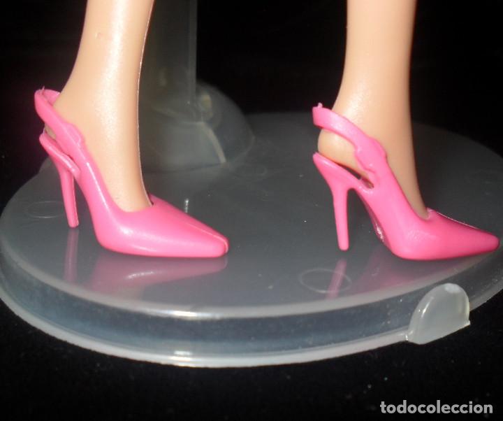 Mu&ntilde;ecas modernas: Par de Zapatos Mu&ntilde;eca Barbie - Foto 1