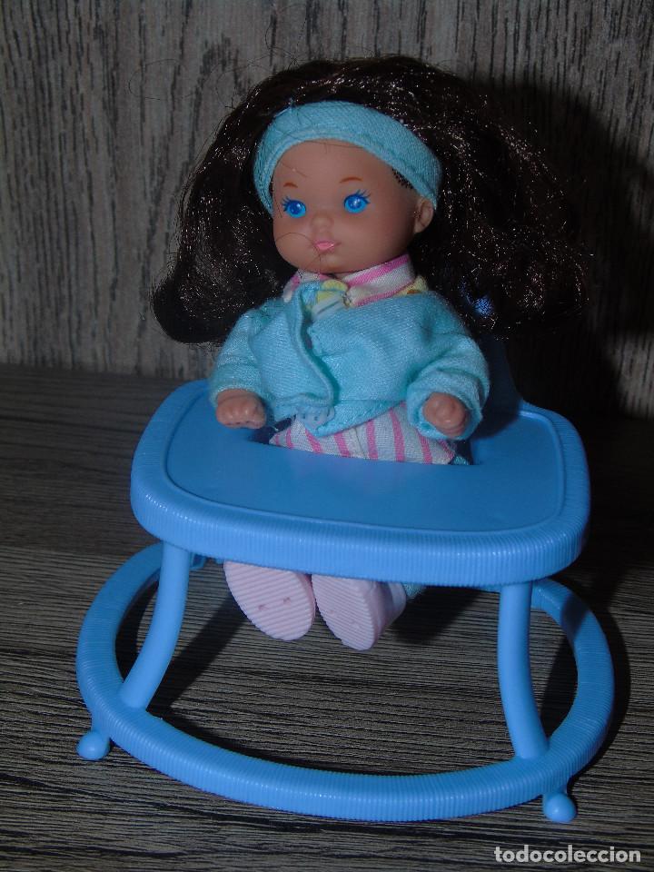 Mu&ntilde;ecas Modernas: Walker para Bebe Mu&ntilde;eca Shelly (NO INCLUYE MU&Ntilde;ECAS)