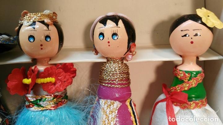Mu&ntilde;ecas modernas: Seis mu&ntilde;ecas de madera de colecci&oacute;n - Foto 3