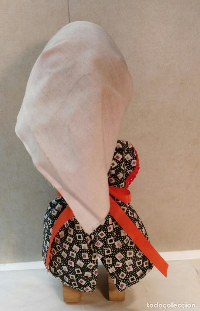 Mu&ntilde;ecas modernas: Mu&ntilde;eca de madera - Foto 2