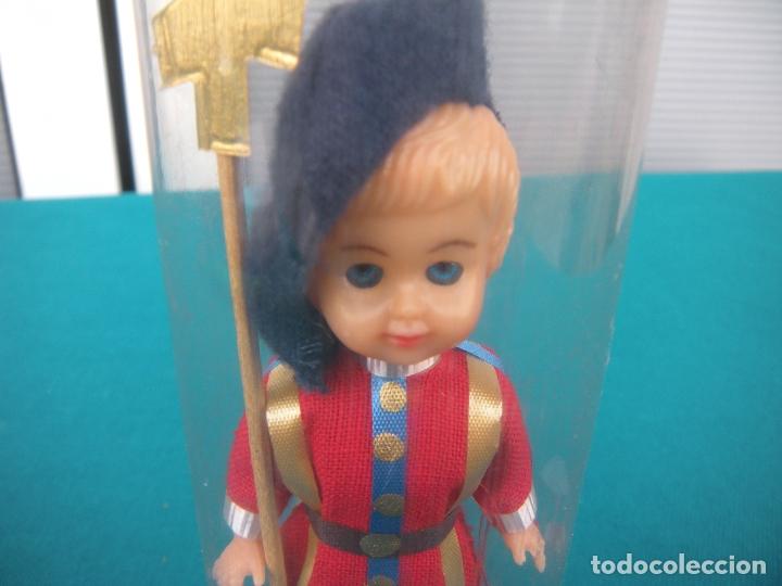 Mu&ntilde;ecas modernas: MU&Ntilde;ECA DEL VATICANO - Foto 1