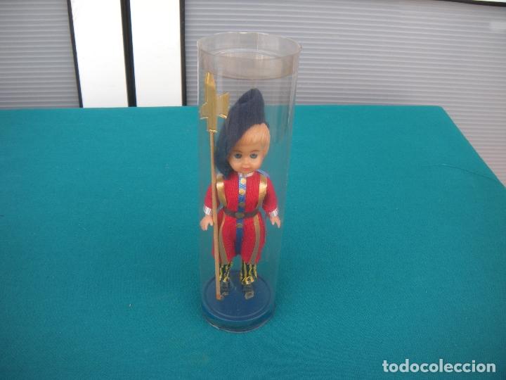 Mu&ntilde;ecas modernas: MU&Ntilde;ECA DEL VATICANO - Foto 3
