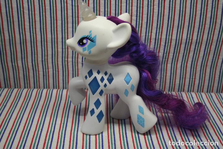 Mu&ntilde;ecas modernas: PONY UNICORNIO CON LUZ DE HASBRO - Foto 3