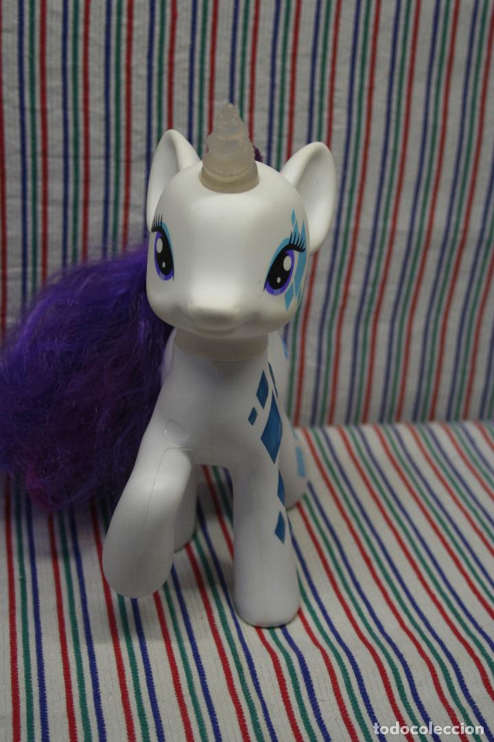 Mu&ntilde;ecas modernas: PONY UNICORNIO CON LUZ DE HASBRO - Foto 4