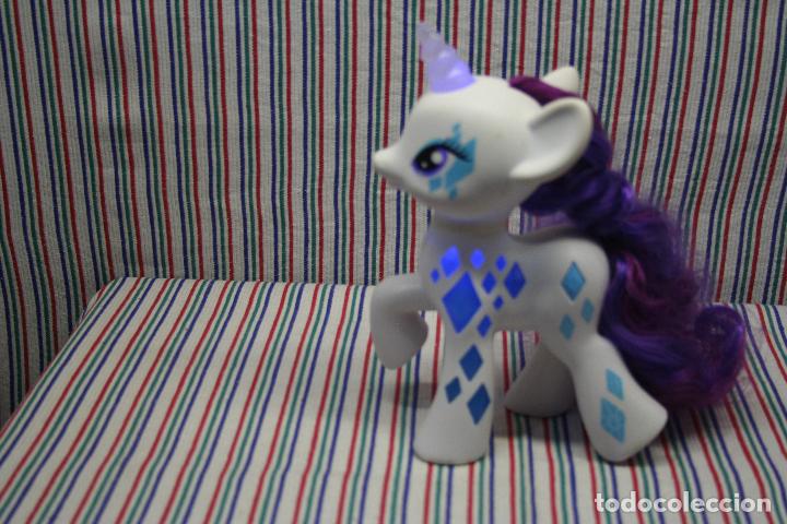 Mu&ntilde;ecas modernas: PONY UNICORNIO CON LUZ DE HASBRO - Foto 7