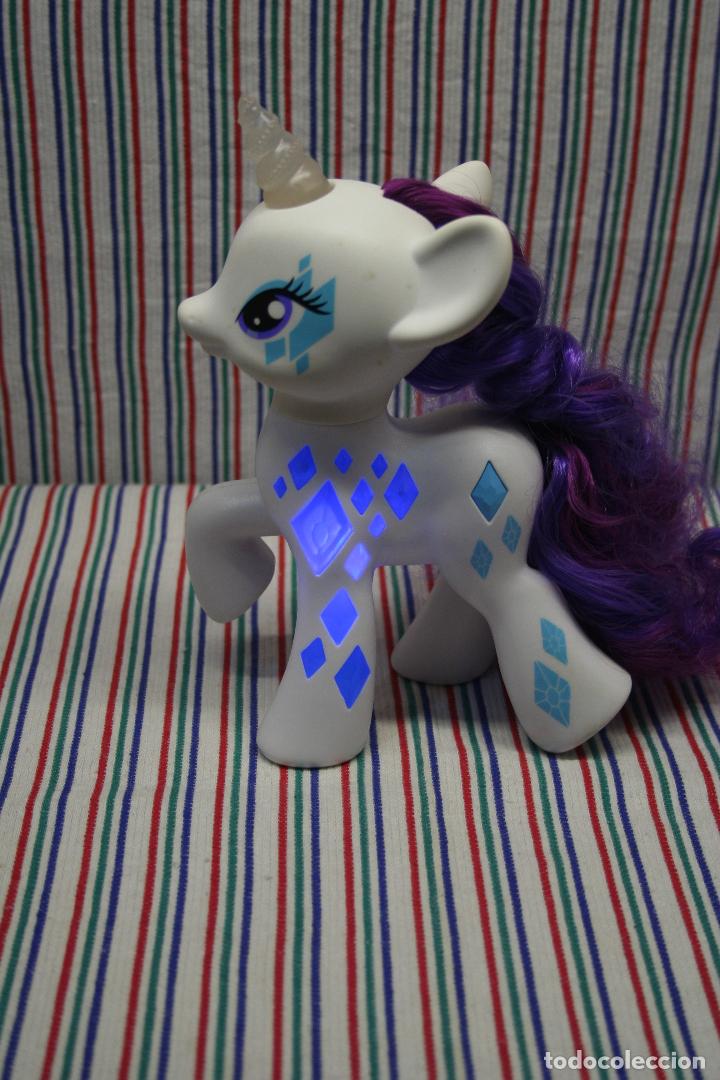 Mu&ntilde;ecas modernas: PONY UNICORNIO CON LUZ DE HASBRO - Foto 8