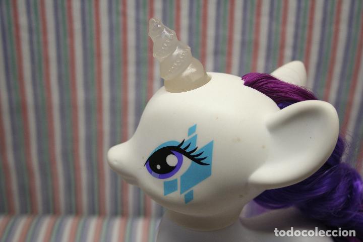 Mu&ntilde;ecas modernas: PONY UNICORNIO CON LUZ DE HASBRO - Foto 9