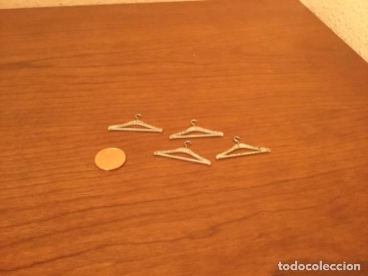 Mu&ntilde;ecas modernas: Perchas para Blythe o Barby - Foto 3