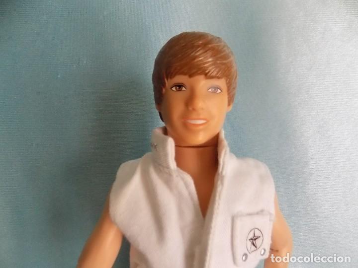 Mu&ntilde;ecas modernas: MU&Ntilde;ECO Justin Bieber 2010 canta - Foto 2