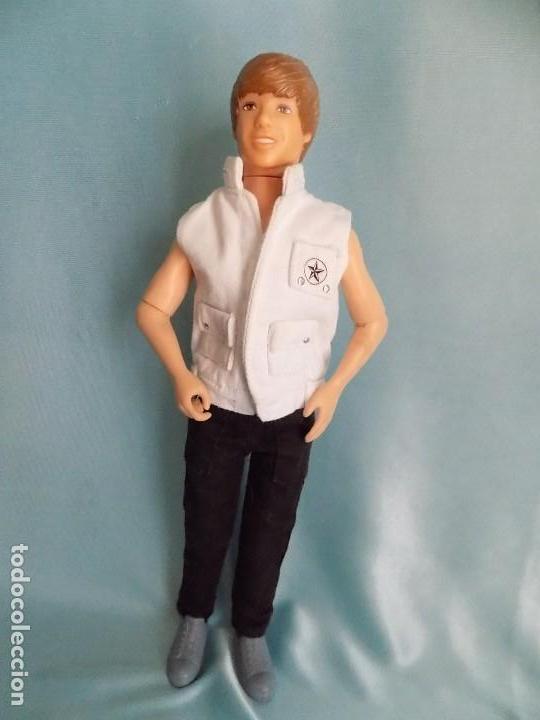 Mu&ntilde;ecas modernas: MU&Ntilde;ECO Justin Bieber 2010 canta - Foto 3