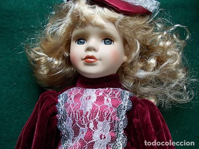 Mu&ntilde;ecas modernas: Mu&ntilde;eca, vestido y soporte grande - Foto 2