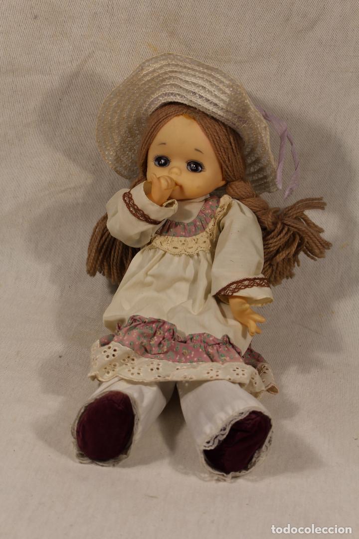 Mu&ntilde;ecas modernas: mu&ntilde;eca con el dedo en la boca - Foto 3