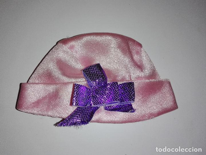Mu&ntilde;ecas modernas: Gorro para mu&ntilde;eca bebe - Foto 1