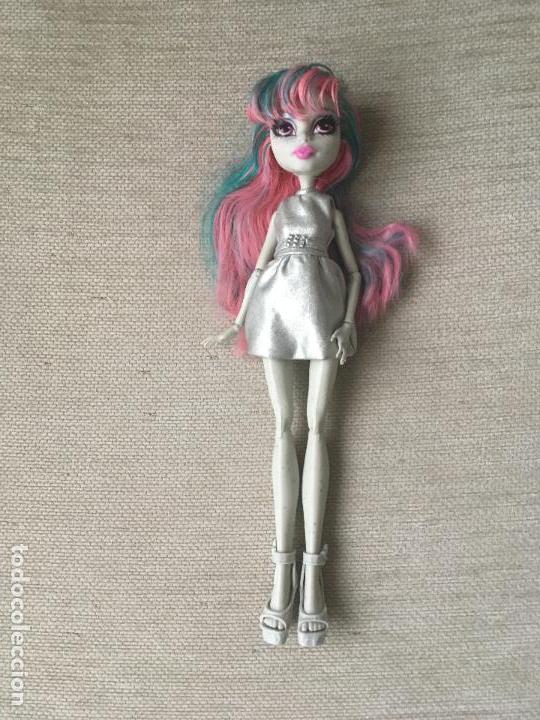 monster high rochelle muñeca