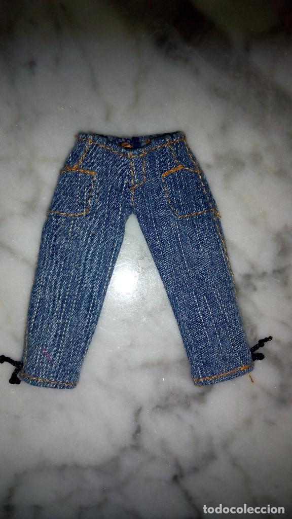 Mu&ntilde;ecas modernas: Pantal&oacute;n Corto Bratz - Foto 1