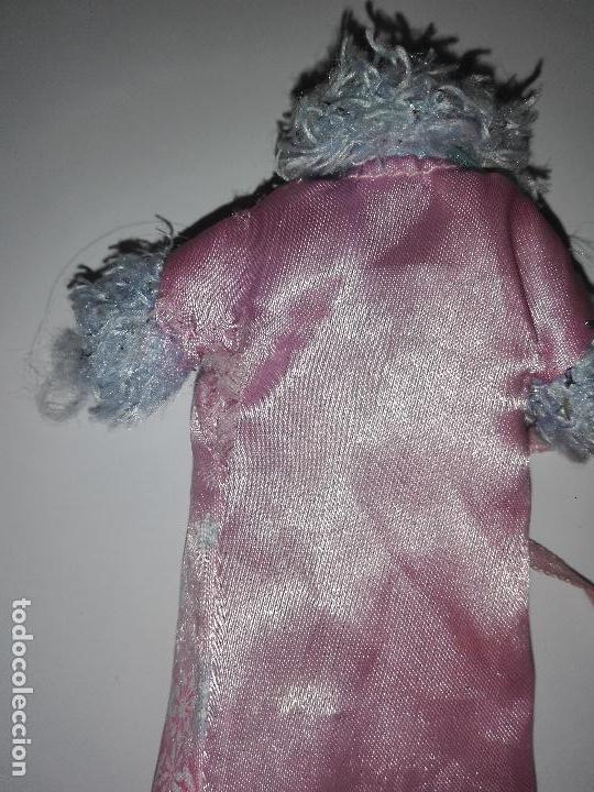 Mu&ntilde;ecas modernas: Chaqueta de mu&ntilde;eca Bratz - Foto 3