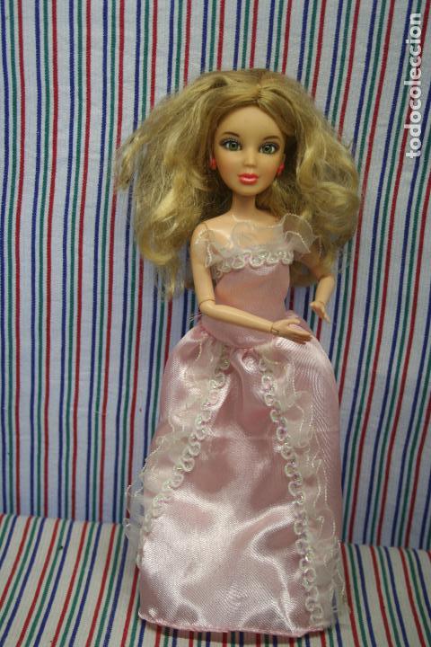 Mu&ntilde;ecas modernas: SPIN MASTER, MU&Ntilde;ECA ARTICULADA A&Ntilde;O 2009 - Foto 2
