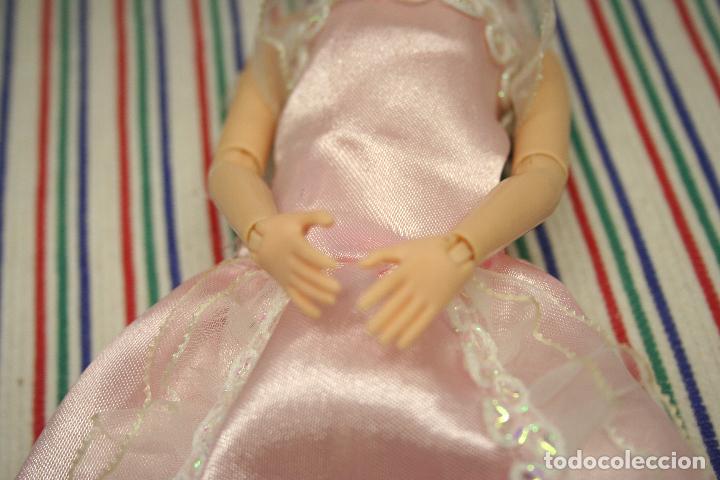 Mu&ntilde;ecas modernas: SPIN MASTER, MU&Ntilde;ECA ARTICULADA A&Ntilde;O 2009 - Foto 12