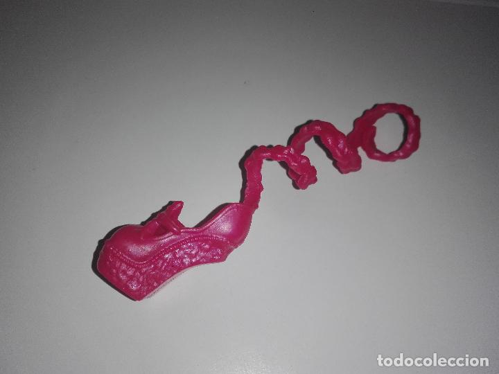 Mu&ntilde;ecas modernas: Zapato de mu&ntilde;eca monster high cam1 - Foto 2