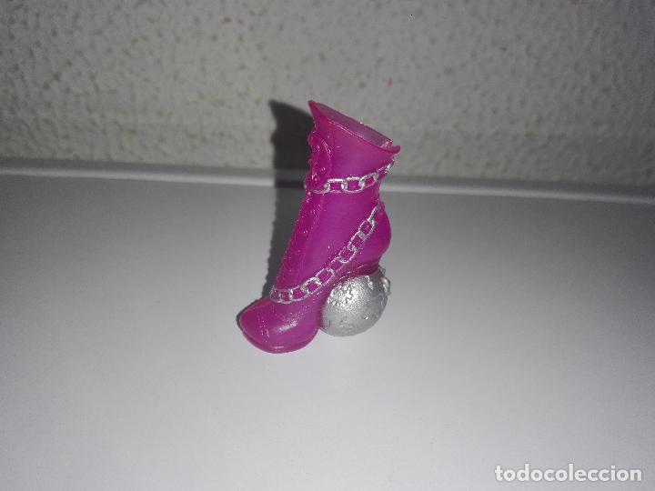 Mu&ntilde;ecas modernas: Zapato de mu&ntilde;eca monster high Cam1 - Foto 1