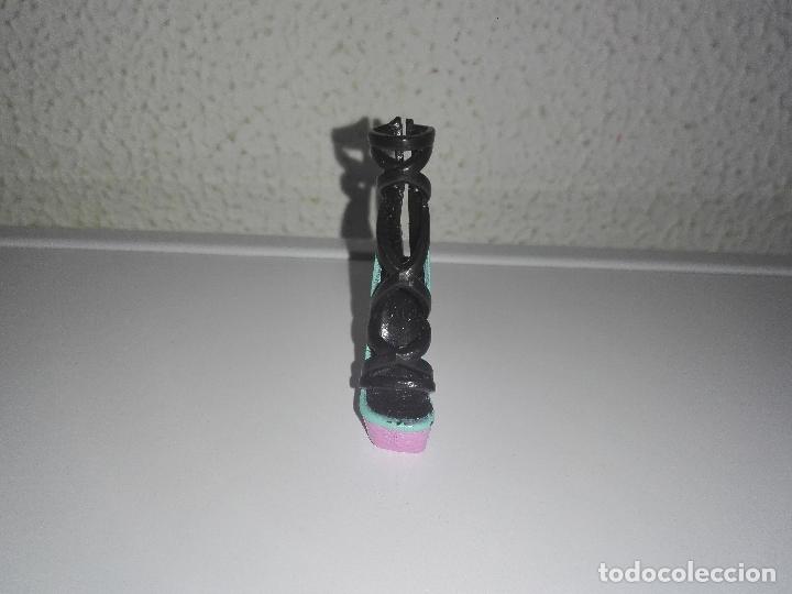 Mu&ntilde;ecas modernas: Zapato de mu&ntilde;eca monster high Cam1 - Foto 2