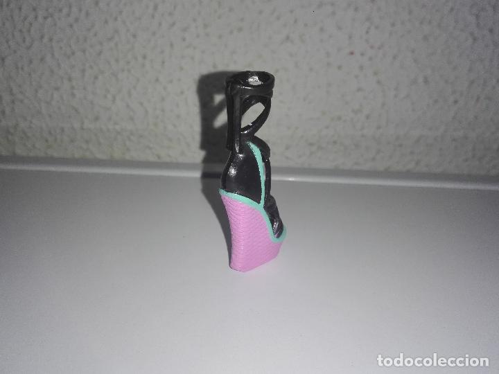 Mu&ntilde;ecas modernas: Zapato de mu&ntilde;eca monster high Cam1 - Foto 3